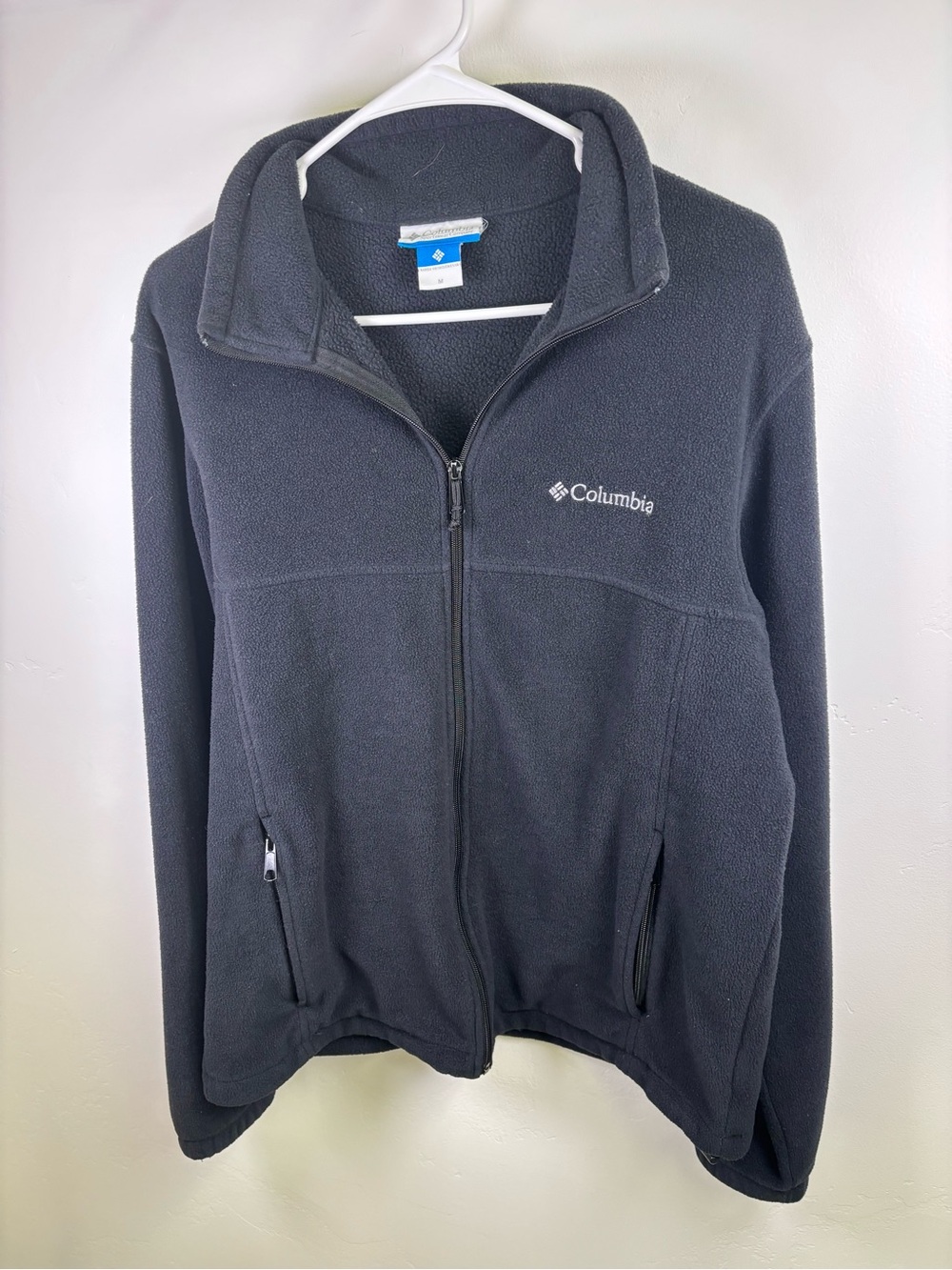 COLUMBIA FULL ZIP JACKET  MEN MEDIUM
JET BLACK  POLYESTER